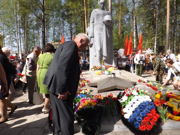 Народные новости бабаево вологодской. Бабаево вечный огонь. Герой России Бабаево Вологодской. Исторические памятники Бабаево Вологодская область. Бабаево памятник шуганникову в Бабаеве.